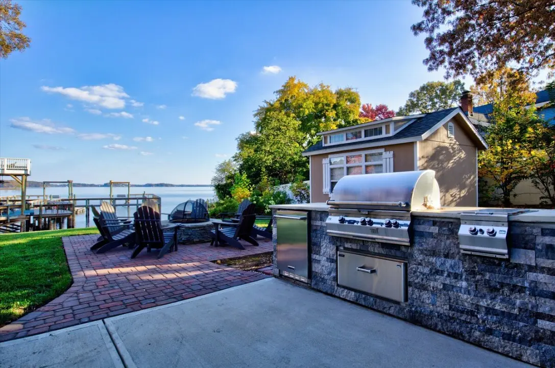 Lakeside patio with modern amenities near Lake Norman