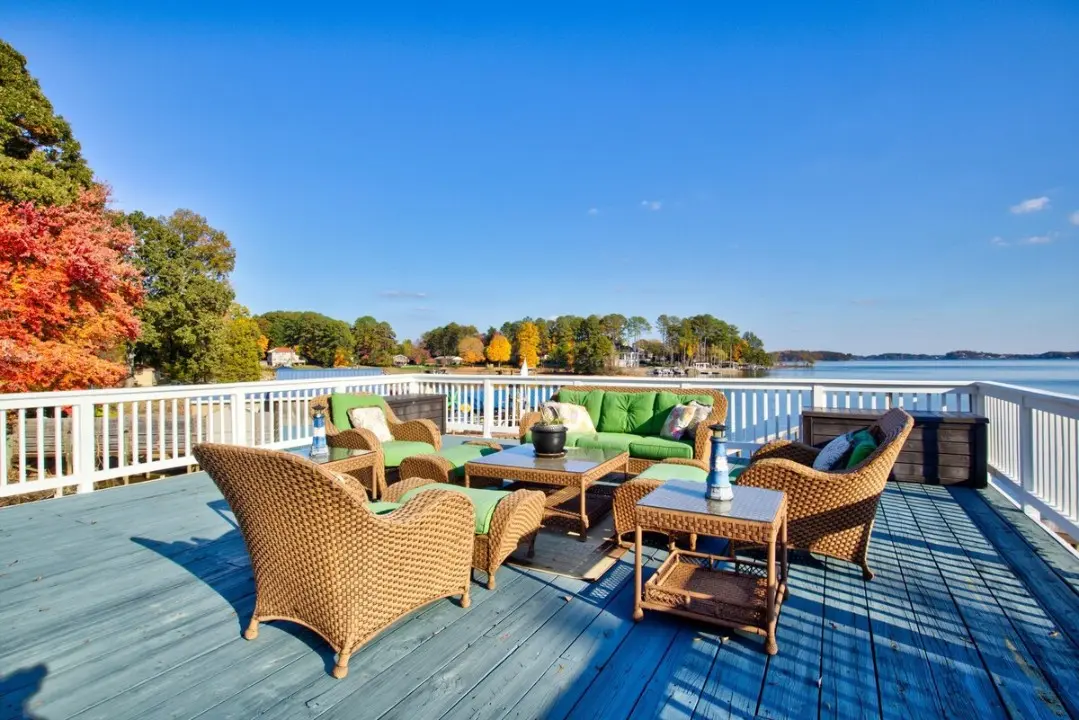 Port Royale deck overlooking Lake Norman